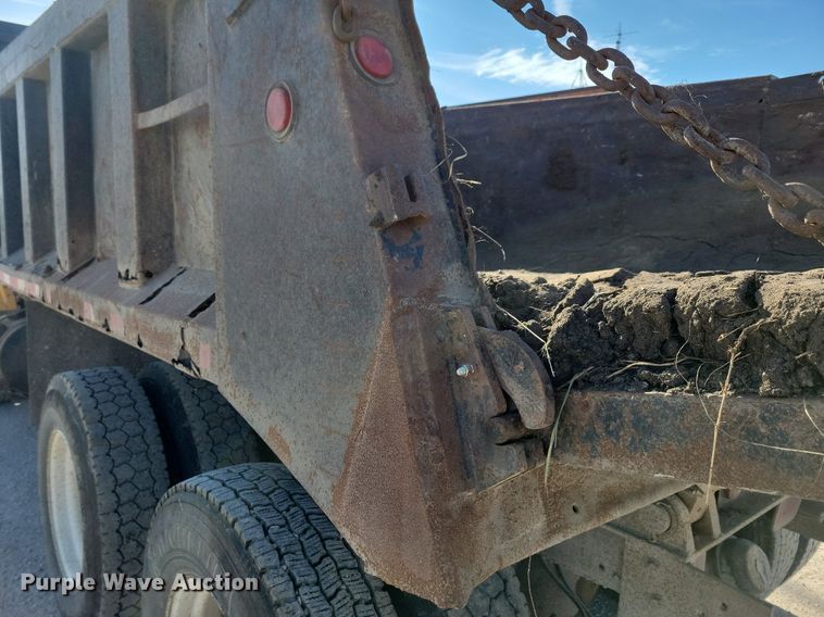 image for item LO9937 1988 Ford LTS9000  dump truck