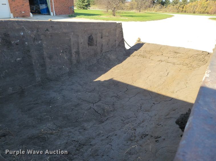 image for item LO9937 1988 Ford LTS9000  dump truck