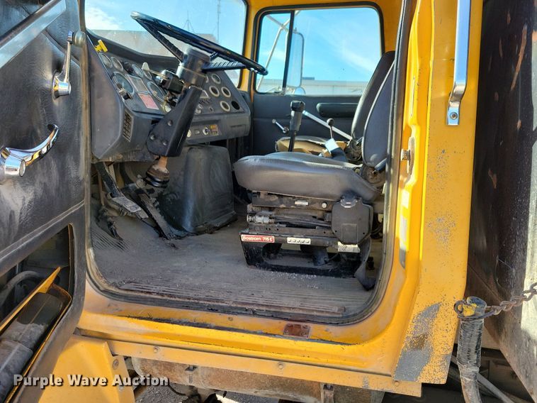 image for item LO9937 1988 Ford LTS9000  dump truck