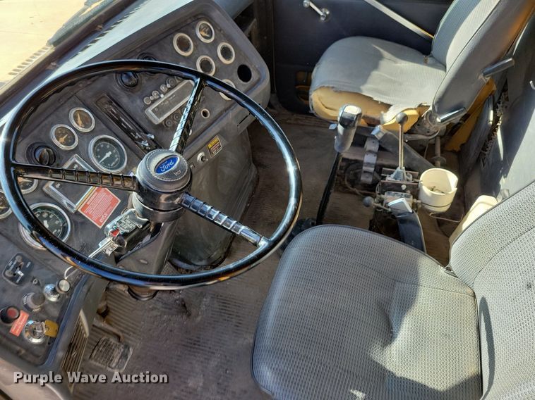 image for item LO9937 1988 Ford LTS9000  dump truck