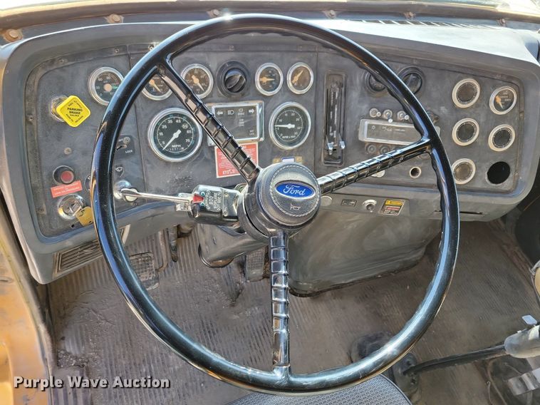 image for item LO9937 1988 Ford LTS9000  dump truck