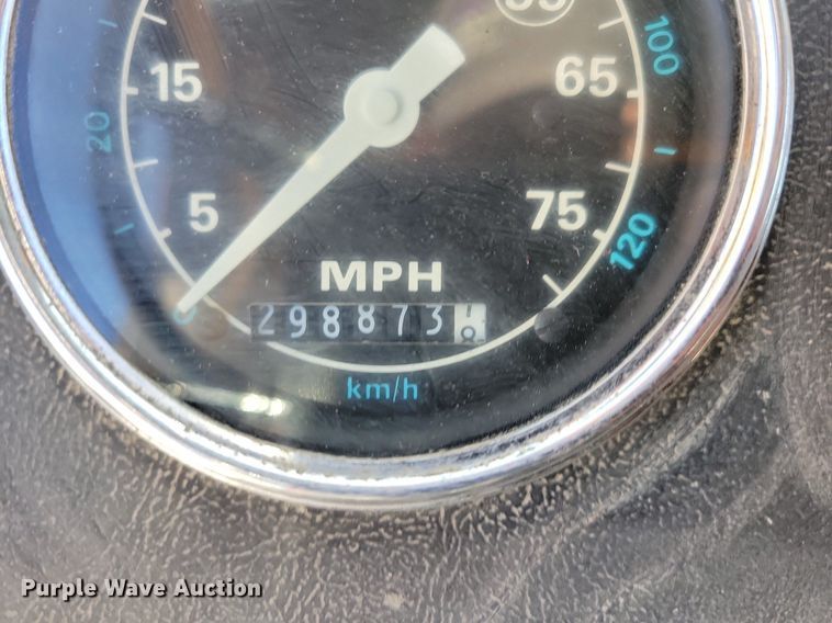 image for item LO9937 1988 Ford LTS9000  dump truck