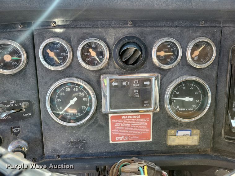 image for item LO9937 1988 Ford LTS9000  dump truck