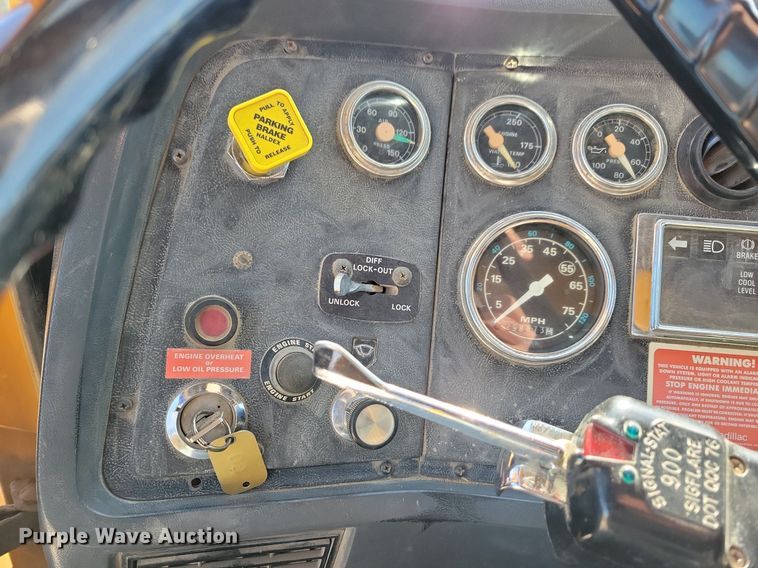 image for item LO9937 1988 Ford LTS9000  dump truck