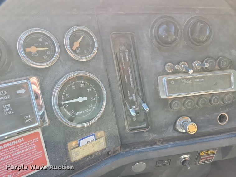 image for item LO9937 1988 Ford LTS9000  dump truck