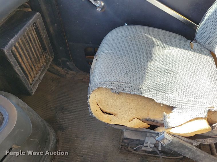 image for item LO9937 1988 Ford LTS9000  dump truck