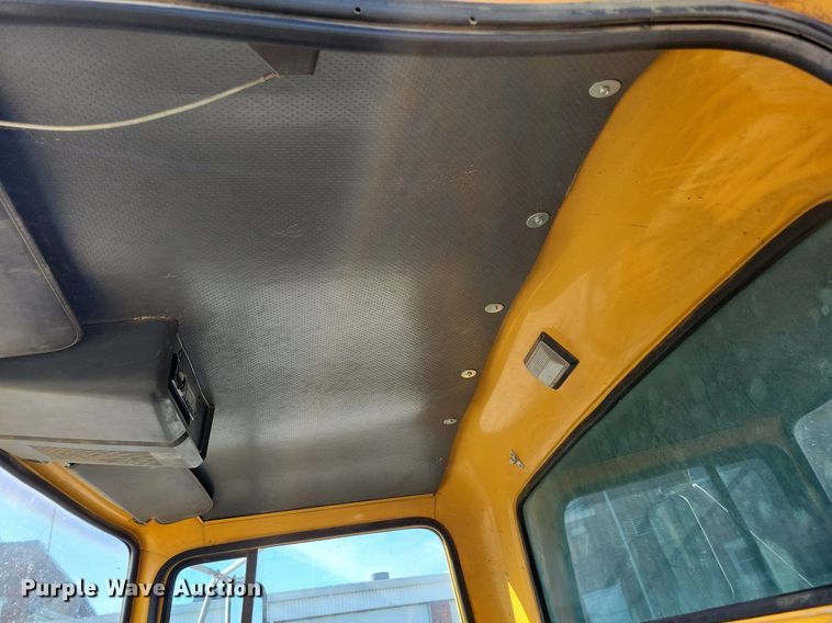 image for item LO9937 1988 Ford LTS9000  dump truck