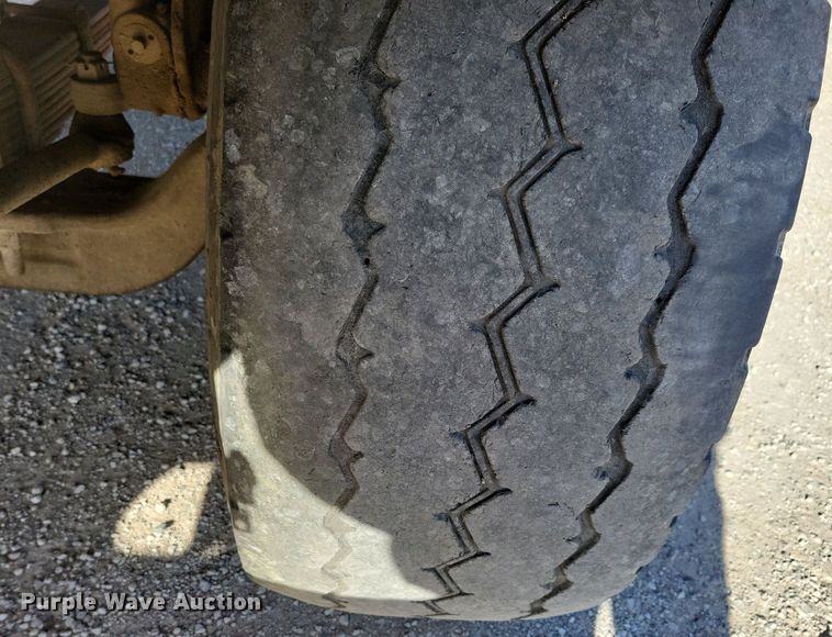 image for item LO9937 1988 Ford LTS9000  dump truck