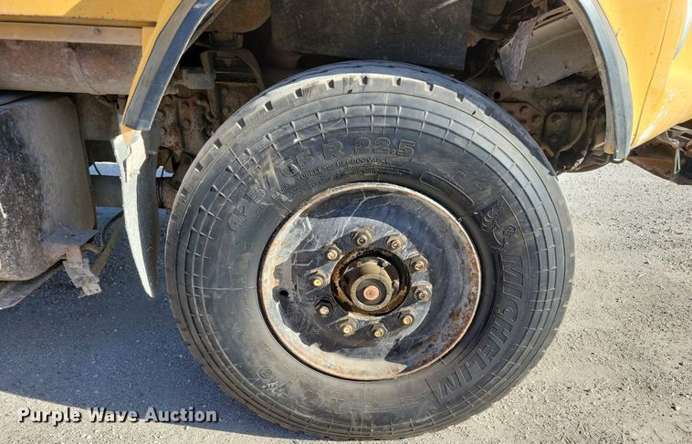 image for item LO9937 1988 Ford LTS9000  dump truck