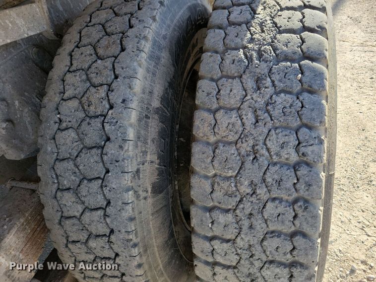 image for item LO9937 1988 Ford LTS9000  dump truck