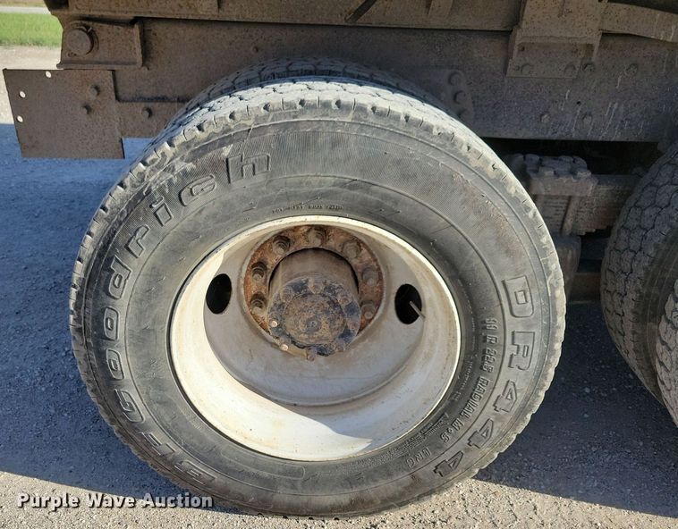 image for item LO9937 1988 Ford LTS9000  dump truck