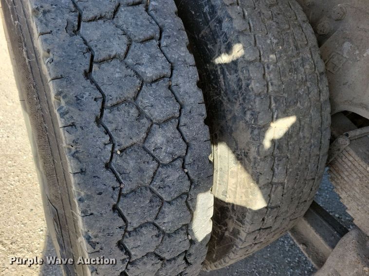 image for item LO9937 1988 Ford LTS9000  dump truck