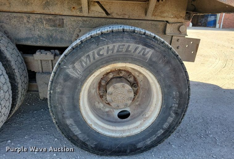 image for item LO9937 1988 Ford LTS9000  dump truck