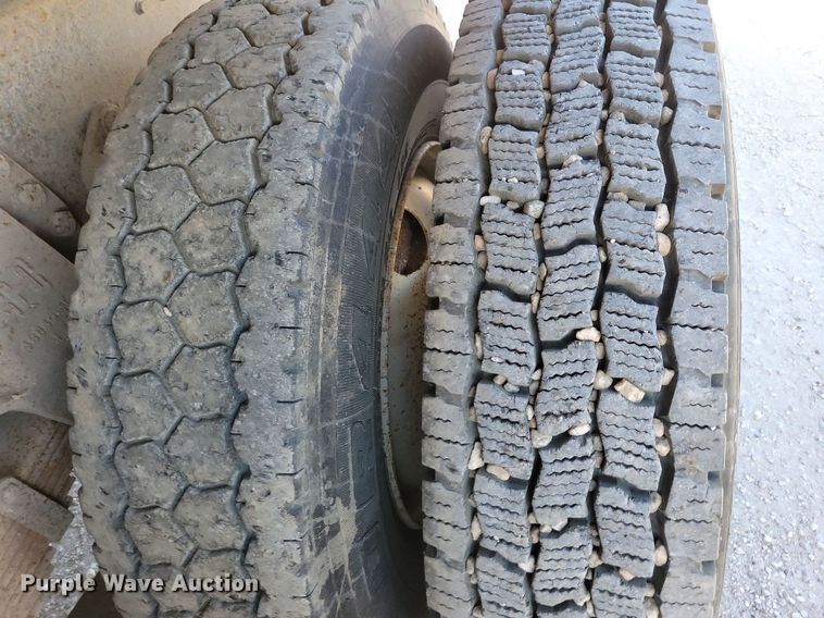 image for item LO9937 1988 Ford LTS9000  dump truck