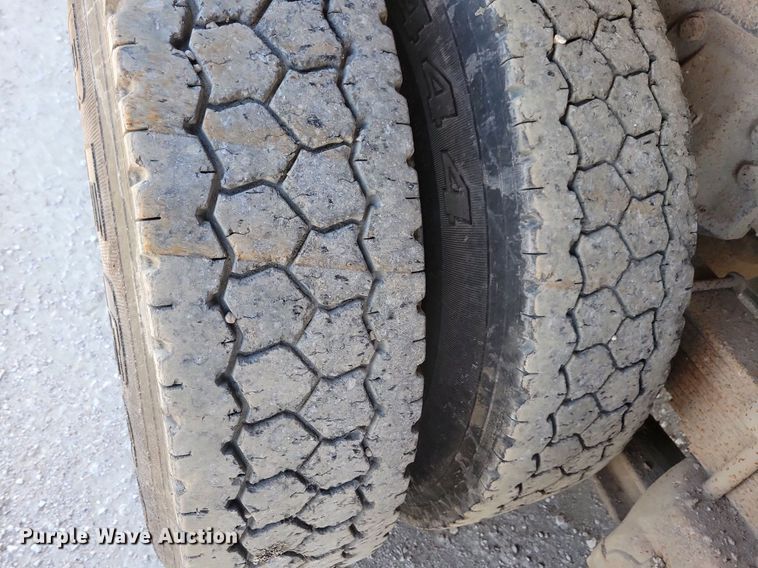 image for item LO9937 1988 Ford LTS9000  dump truck