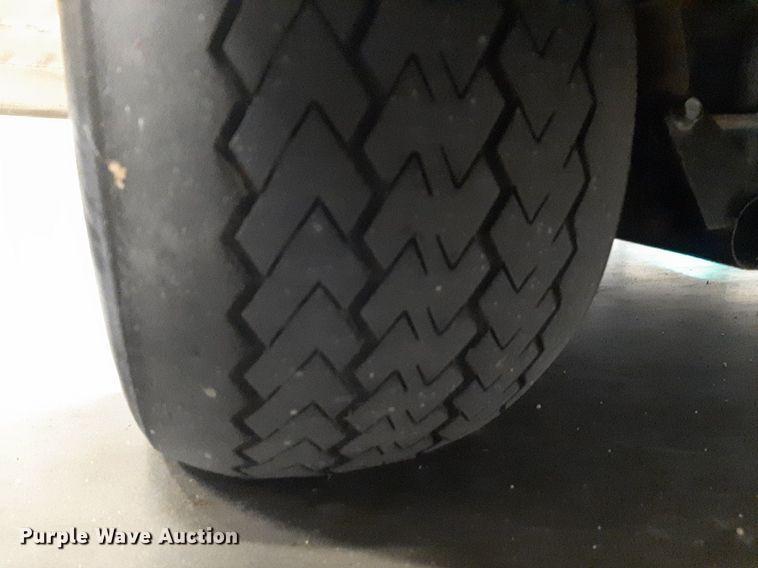 image for item LX9792 Yamaha  golf cart