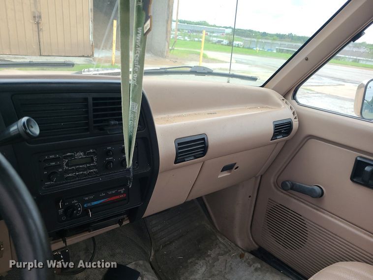 image for item MG9694 1992 Ford Ranger  pickup truck