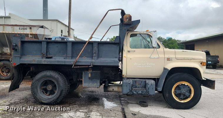 image for item MG9695 1987 GMC 7000  dump truck