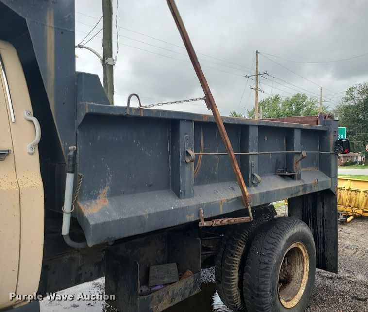 image for item MG9695 1987 GMC 7000  dump truck