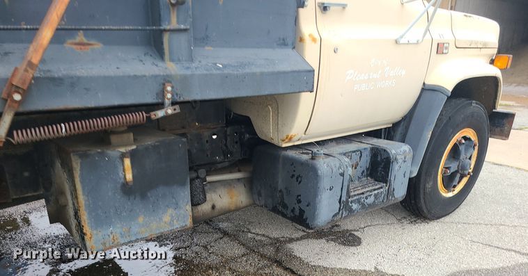 image for item MG9695 1987 GMC 7000  dump truck