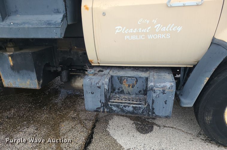 image for item MG9695 1987 GMC 7000  dump truck