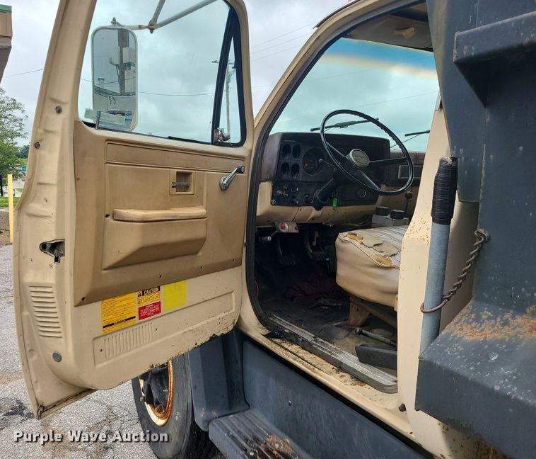 image for item MG9695 1987 GMC 7000  dump truck