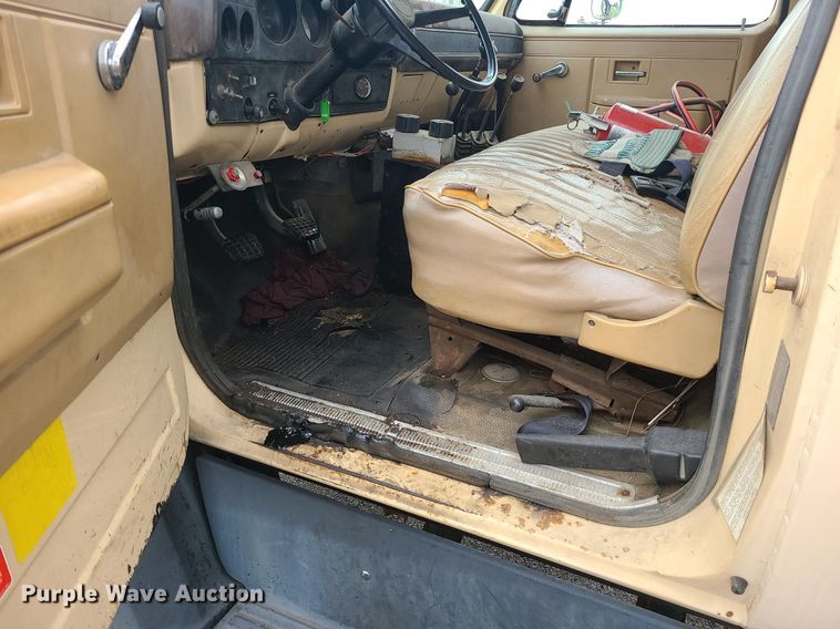 image for item MG9695 1987 GMC 7000  dump truck