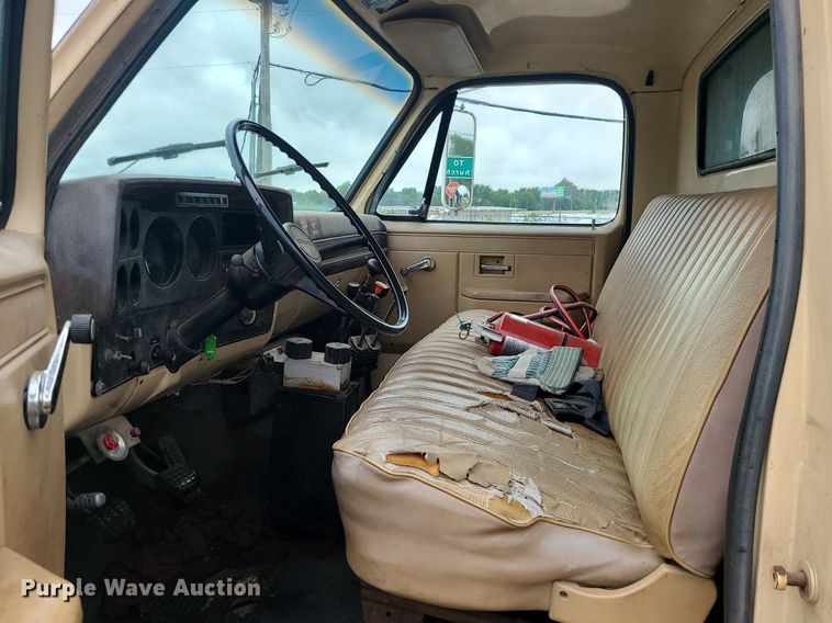 image for item MG9695 1987 GMC 7000  dump truck