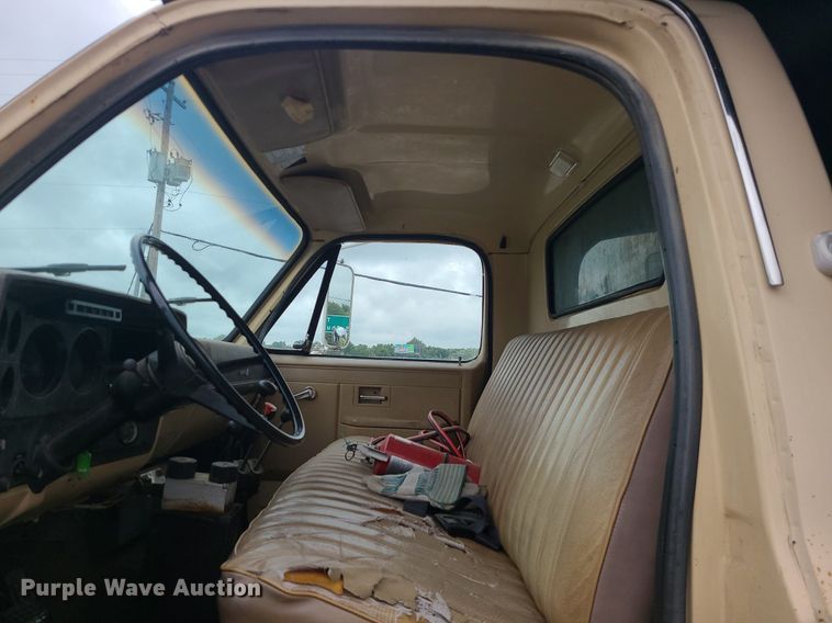 image for item MG9695 1987 GMC 7000  dump truck