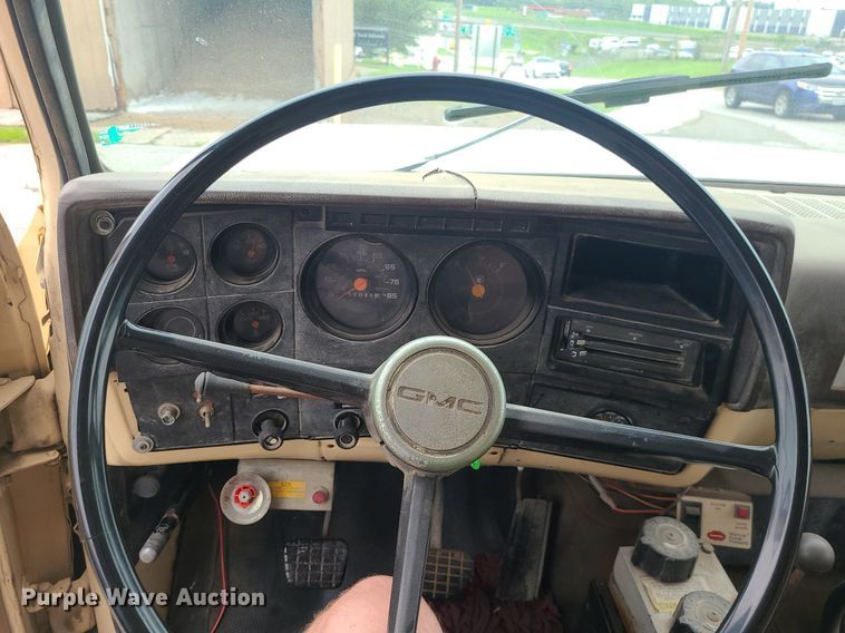 image for item MG9695 1987 GMC 7000  dump truck