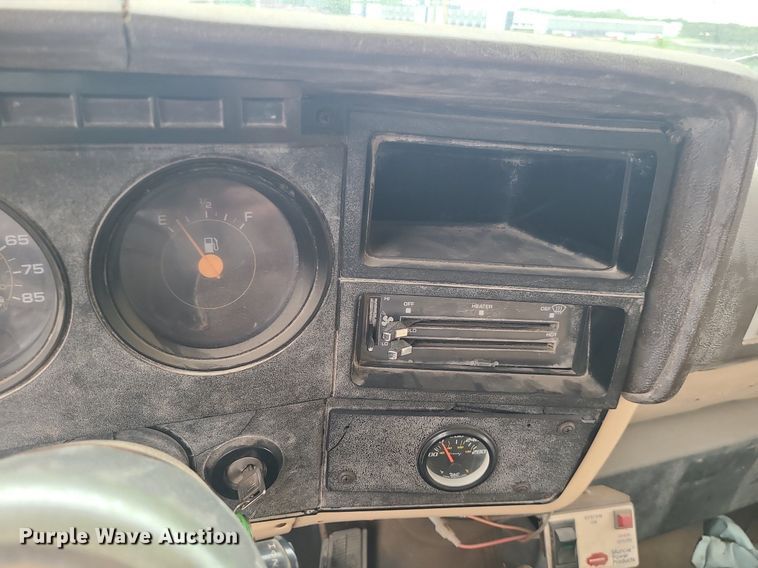 image for item MG9695 1987 GMC 7000  dump truck