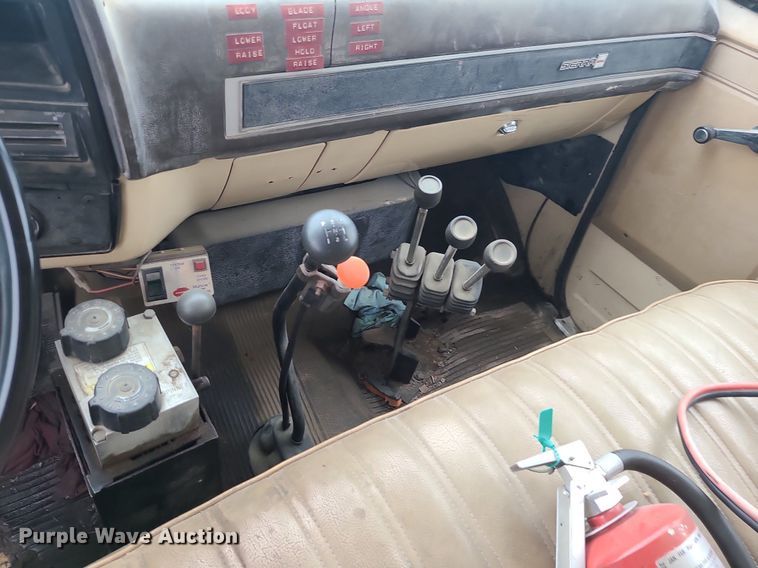 image for item MG9695 1987 GMC 7000  dump truck