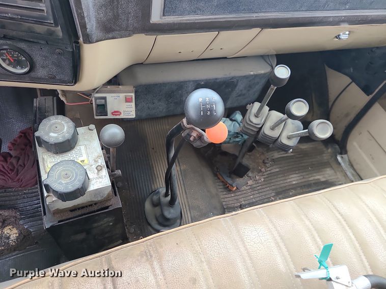 image for item MG9695 1987 GMC 7000  dump truck