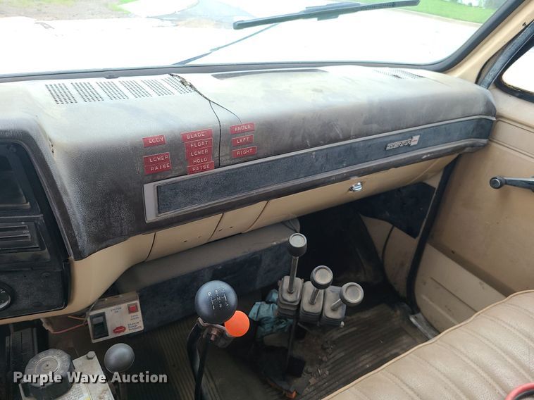 image for item MG9695 1987 GMC 7000  dump truck