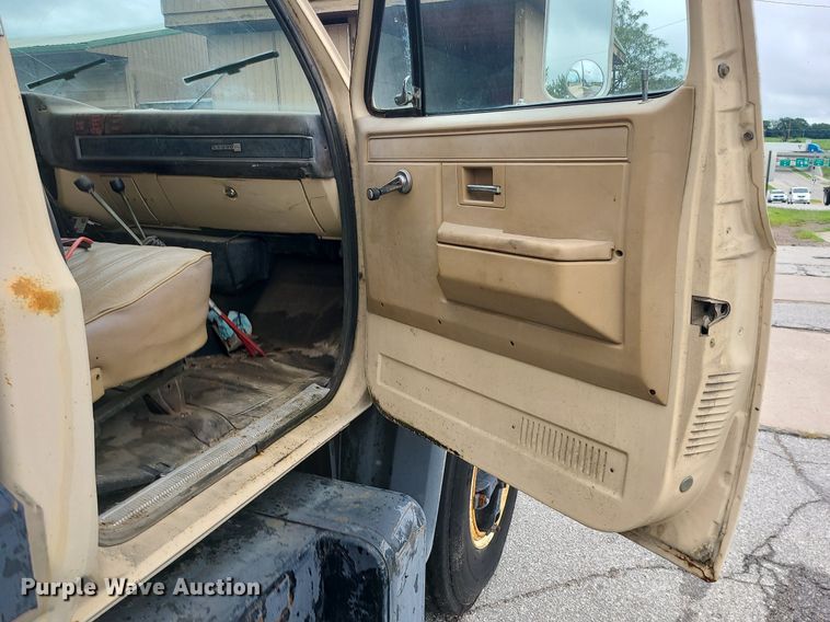 image for item MG9695 1987 GMC 7000  dump truck