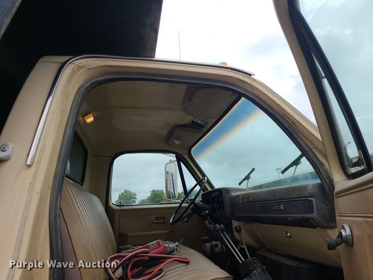 image for item MG9695 1987 GMC 7000  dump truck