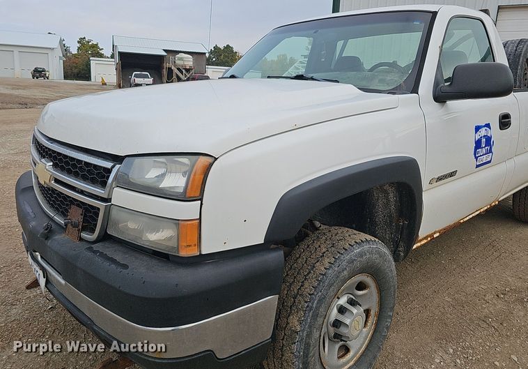 image for item MH9445 2006 Chevrolet Silverado 2500HD  pickup truck