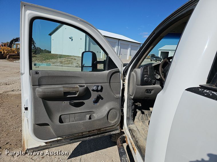 image for item MH9446 2009 Chevrolet Silverado 2500HD  pickup truck