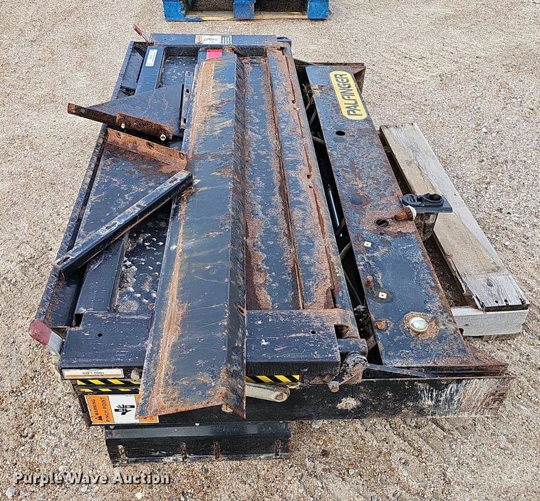 image for item MH9449 Eagle Lift Palfinger E38-60  end gate lift