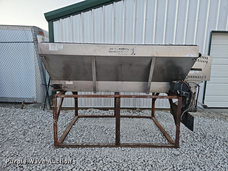 image for item MH9473 Buyers Salt Dogg  spreader