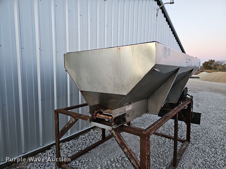 image for item MH9473 Buyers Salt Dogg  spreader