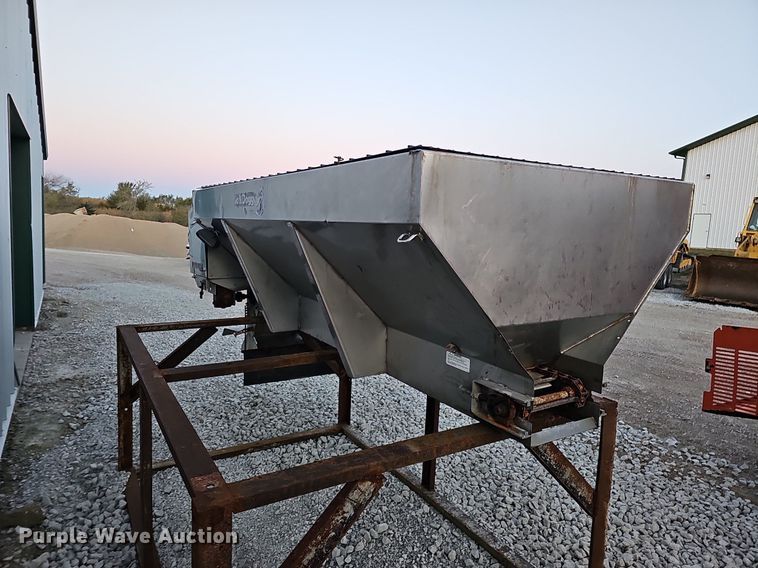 image for item MH9473 Buyers Salt Dogg  spreader