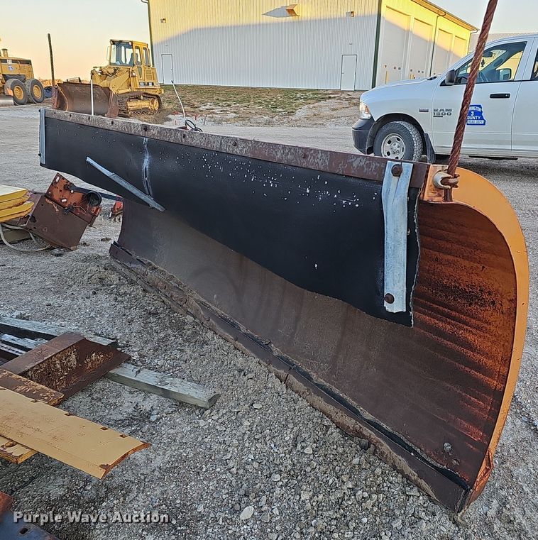 image for item MH9476 Bonnell 435HC-655QA  snow plow