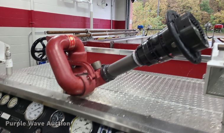 image for item MJ9466 1996 Freightliner FL70  fire truck