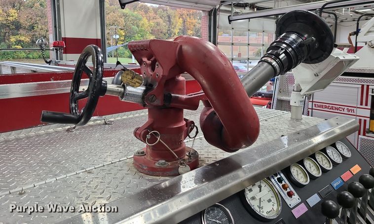 image for item MJ9466 1996 Freightliner FL70  fire truck