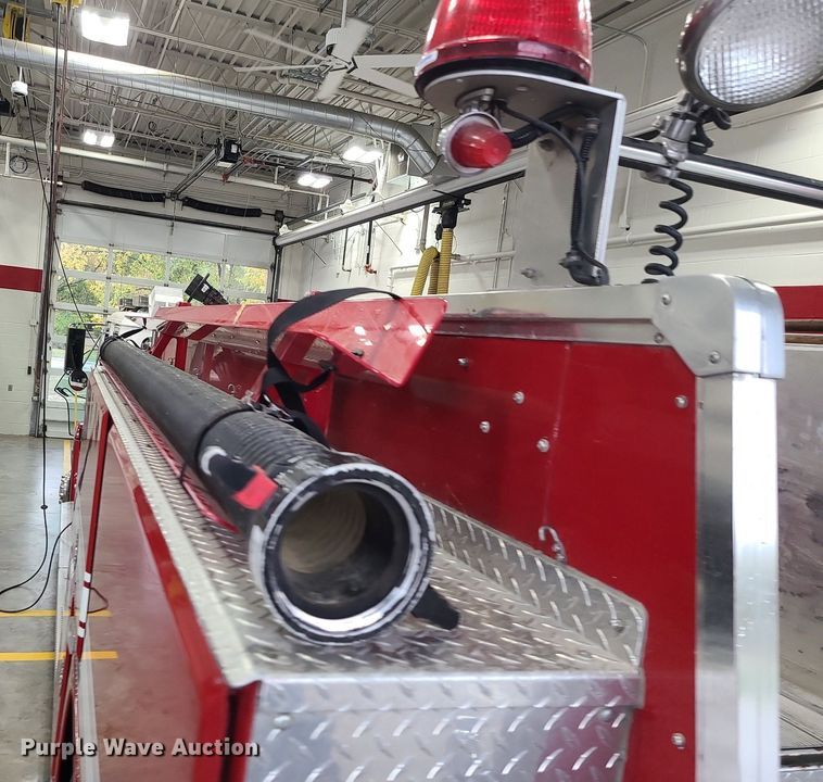 image for item MJ9466 1996 Freightliner FL70  fire truck