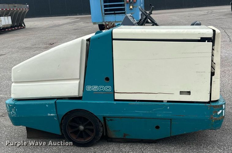 image for item MQ9502 Tennant 6500  sweeper