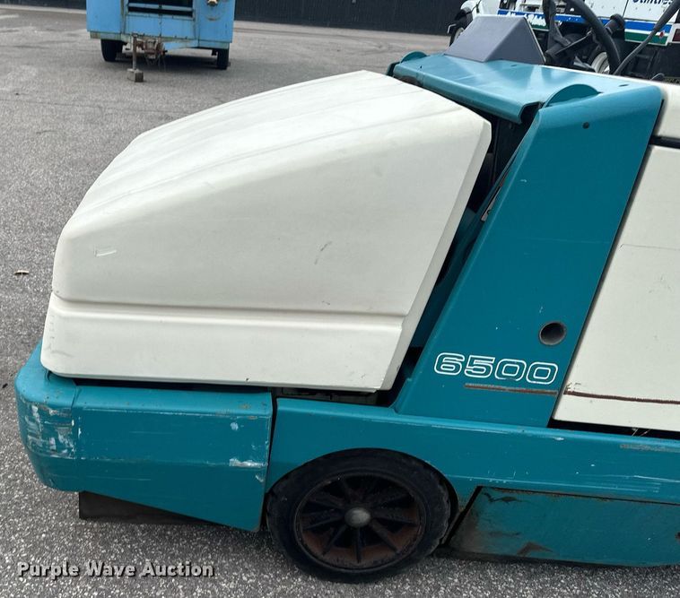 image for item MQ9502 Tennant 6500  sweeper