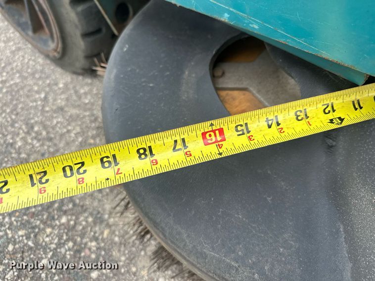 image for item MQ9502 Tennant 6500  sweeper