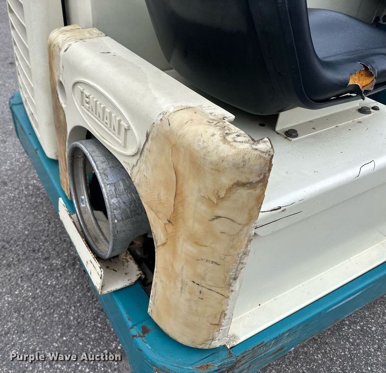 image for item MQ9502 Tennant 6500  sweeper